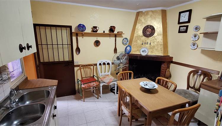 cucina con termo camino 